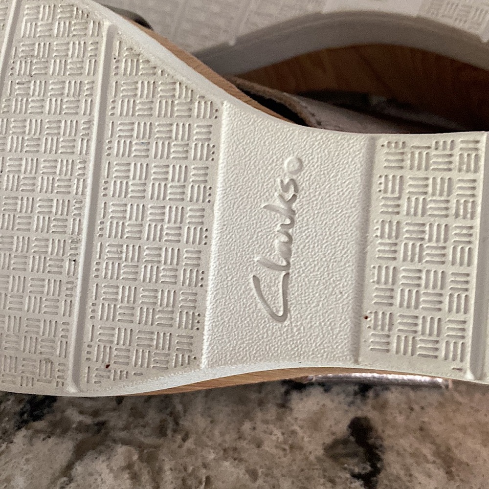 Shoes - Picture 4 of 5